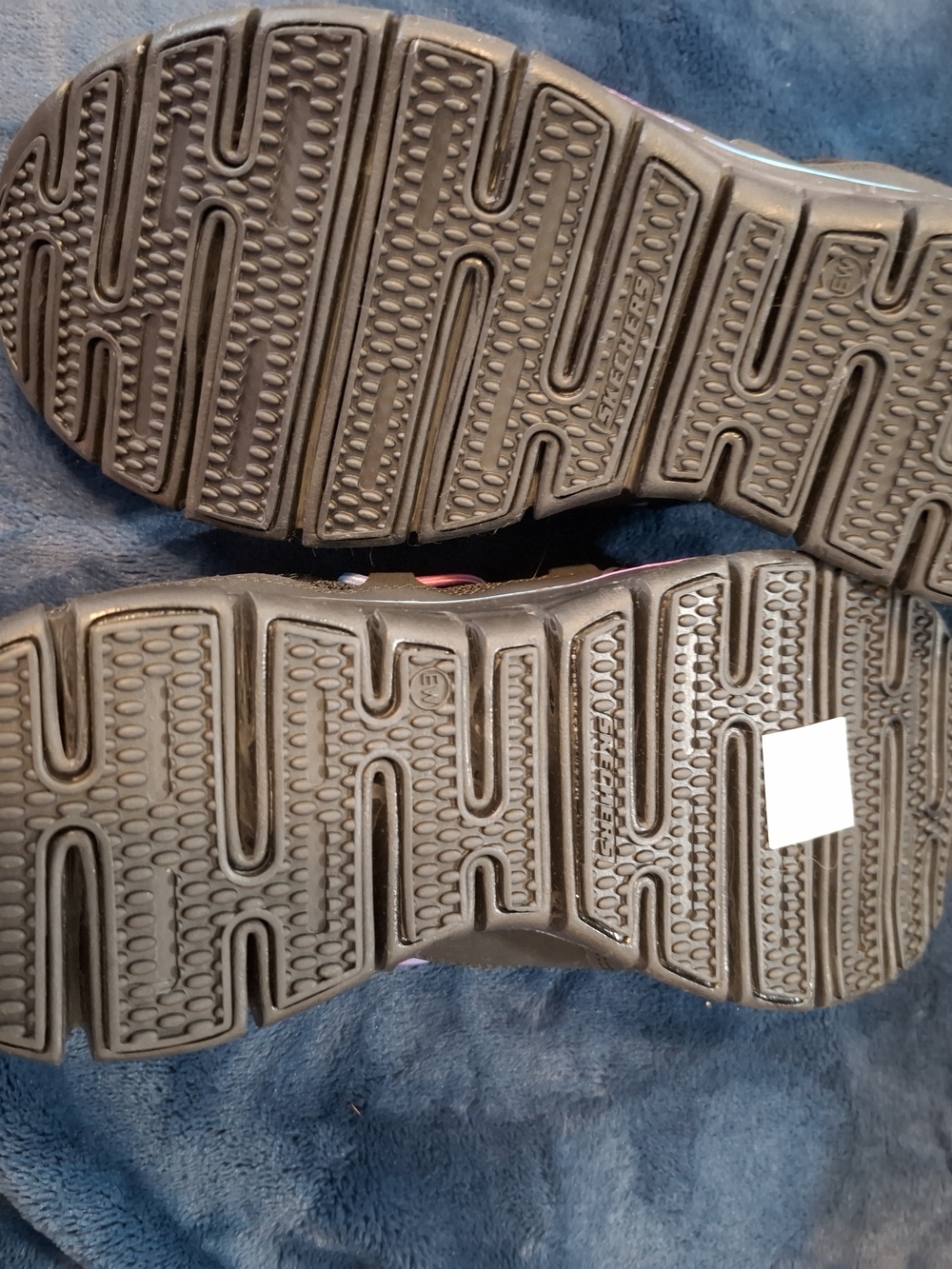 Skechers Women's Black Slip-On Sneakers, Size 9 Wide, NIB - Picture 4 of 5